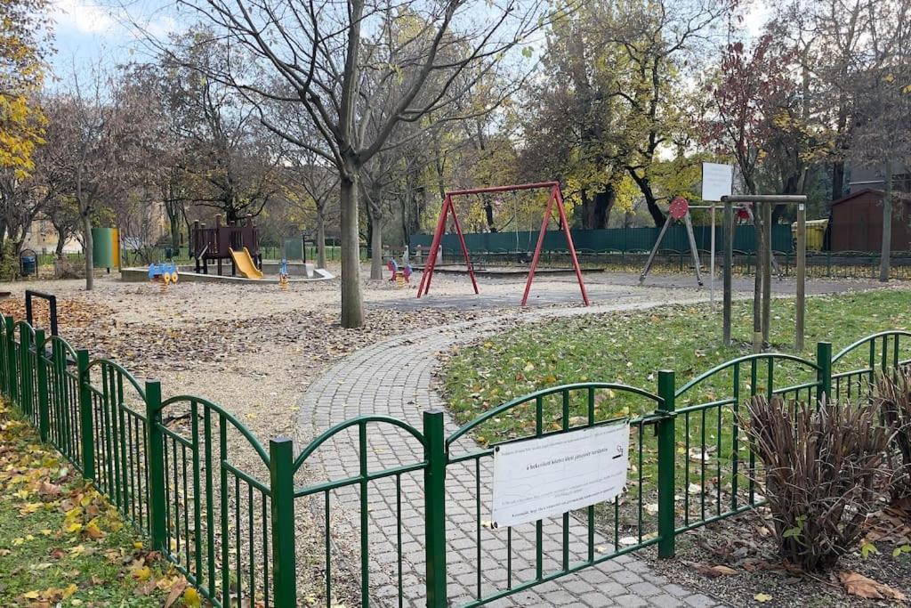 Relax Island Family Friedly Apartment Budapest Luaran gambar